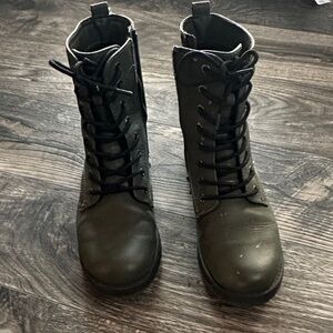 Lace-Up Combat Boots in Olive Green